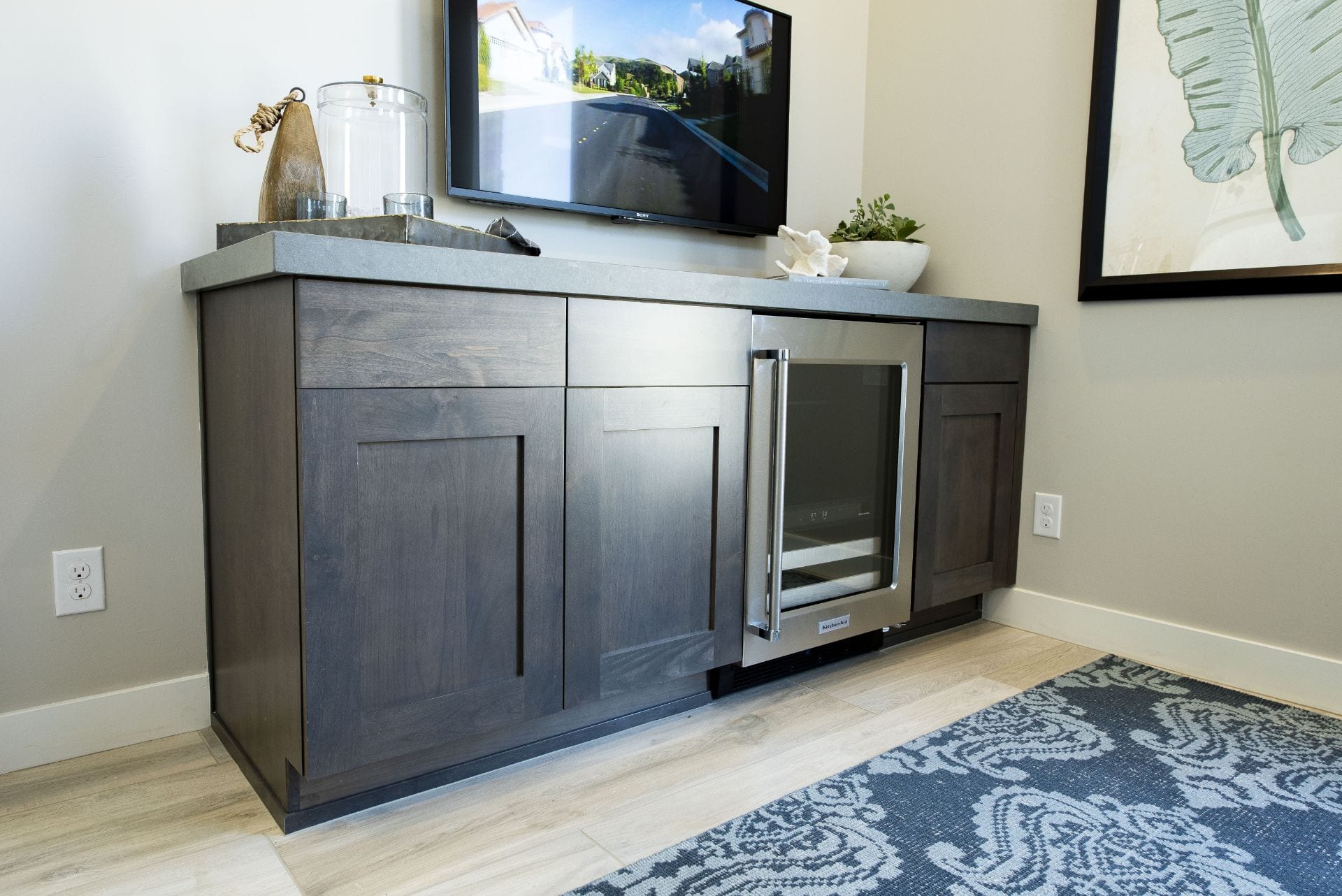 Custom Frameless Wetbar Coastal Dusk None Maple